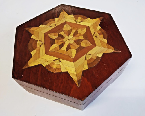Eckige holzdose mit - 6,